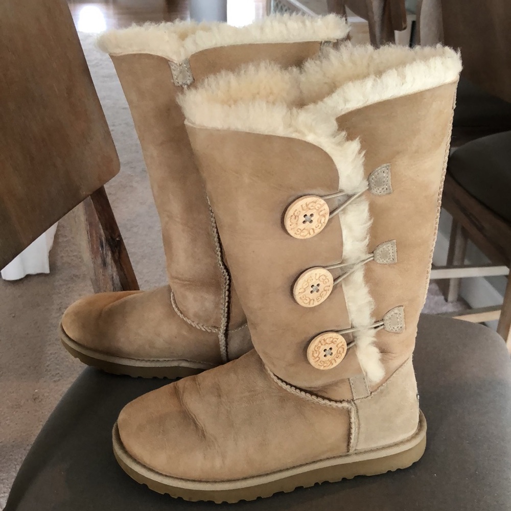 Ugg Boots. Bailey Button Triplet style. Size 6. EUC
